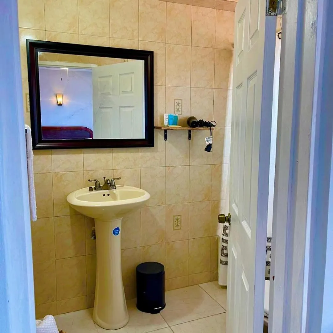 15000 Sq Ft 7 Bedroom House With Pool And Ocean View Silver Sands 0*,